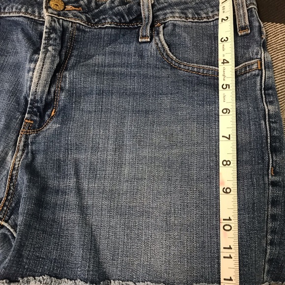 Levi Jean Shorts - Picture 4 of 5